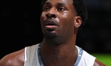 美记：勇士曾与灰熊谈判小贾伦，但随后将重心转向字母哥